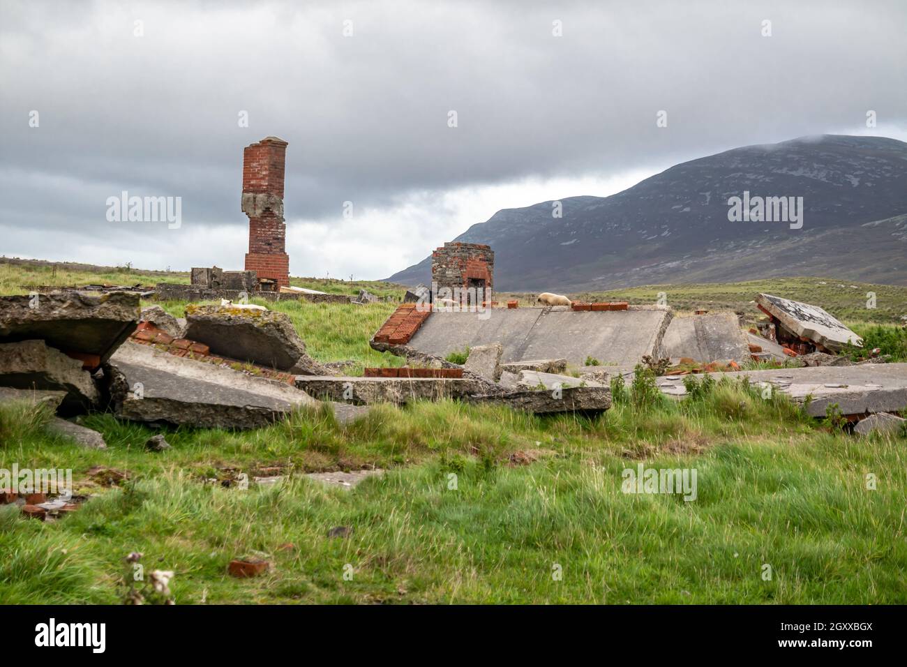 Le rovine del forte di Lenan Head sulla costa settentrionale della contea di Donegal, Irlanda Foto Stock