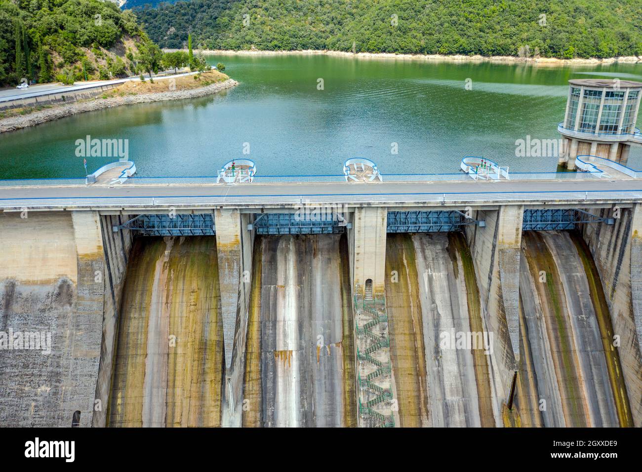 La vista della diga del serbatoio di Sau, nel fiume Ter, nella provincia di Girona, Catalogna, Spagna Foto Stock