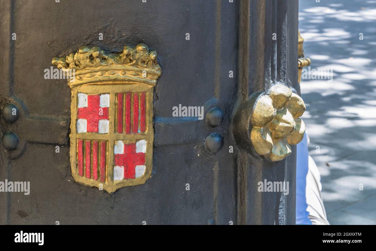 Barcellona, Spagna - 5 luglio 2017: Particolare di una fontana con acqua potabile e badge in città a Les Corts, Barcellona, Spagna. Foto Stock