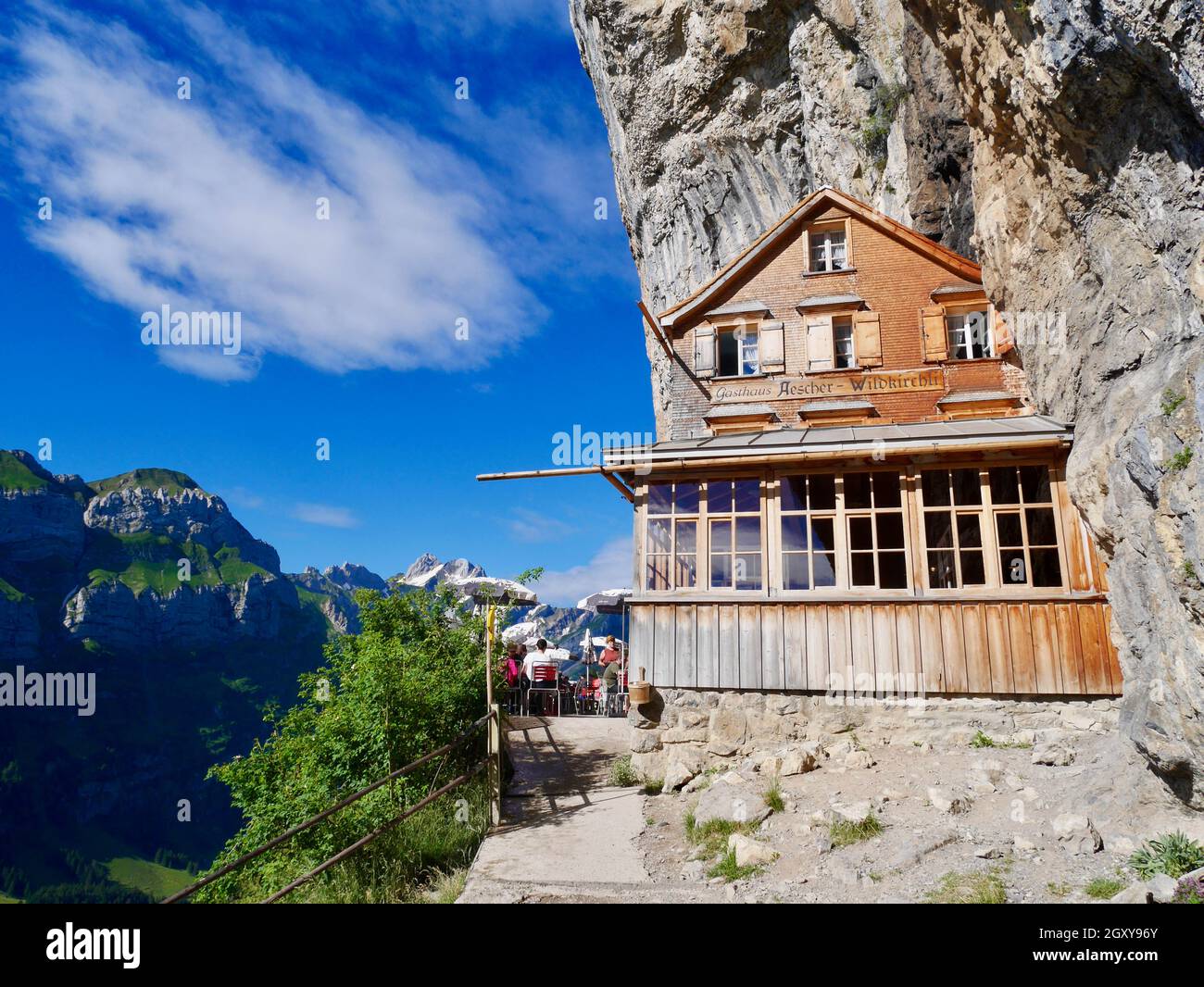 Aescher, l'iconico ristorante di montagna svizzero, il luogo più bello del mondo. Alpstein, Appenzell. Foto Stock
