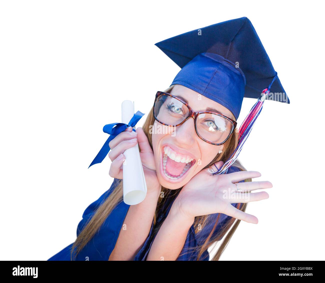 Pippo laureandosi giovane ragazza nel cappuccio e camice isolato su uno sfondo bianco. Foto Stock