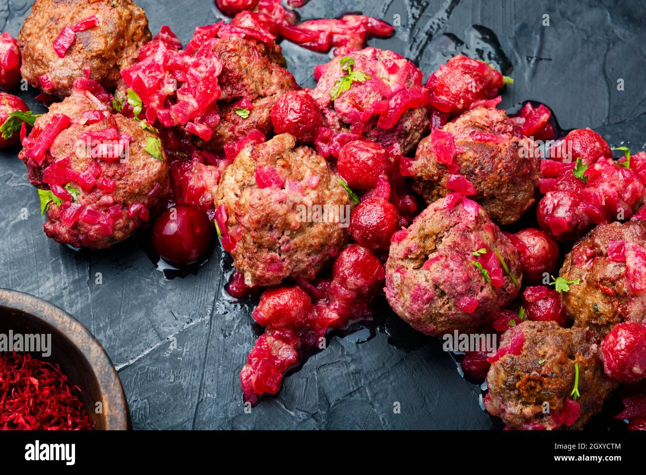 Kufta di agnello cibo arabo speziato con zafferano.appetitosi polpette di agnello Foto Stock