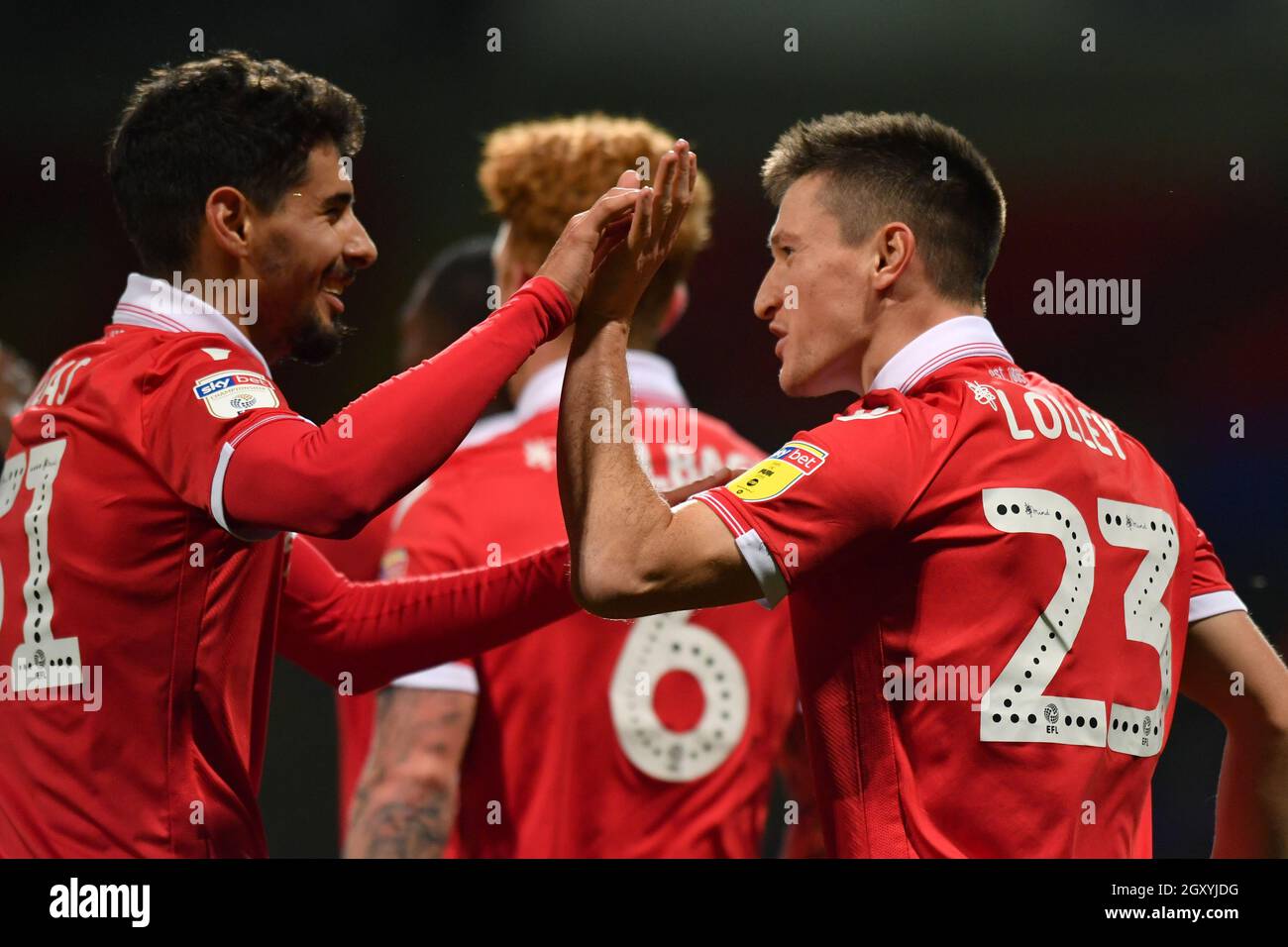 Joe Lolley di Nottingham Forest celebra il suo primo obiettivo del gioco con Gil Dias di Nottingham Forest Foto Stock