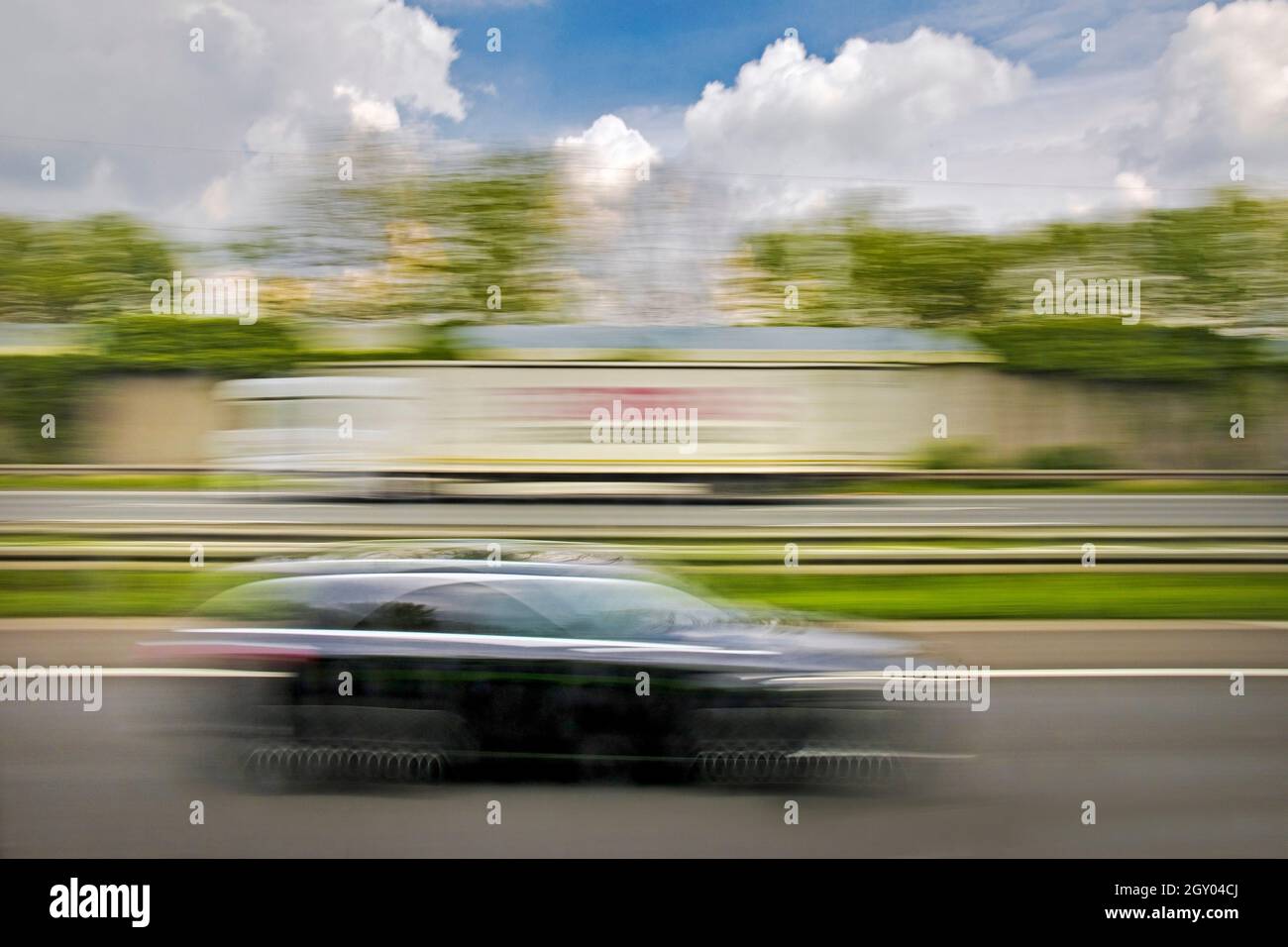 Esposizione prolungata da un autobus sull'autostrada A 2, Germania, Renania settentrionale-Vestfalia Foto Stock