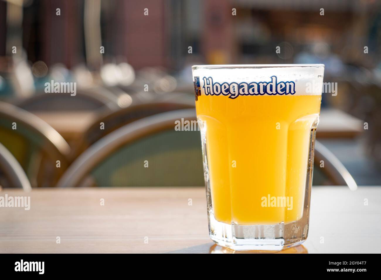 Hoegaarden vetro al PIANO cottura o House of Beer a Bangkok, Thailandia Mar, 2019 Foto Stock