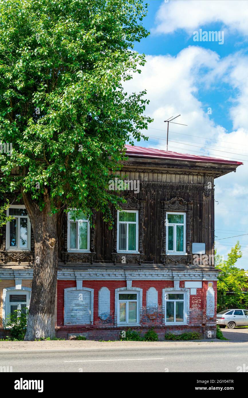 Tomsk, un vecchio edificio di appartamenti in via Tatarskaya Foto Stock