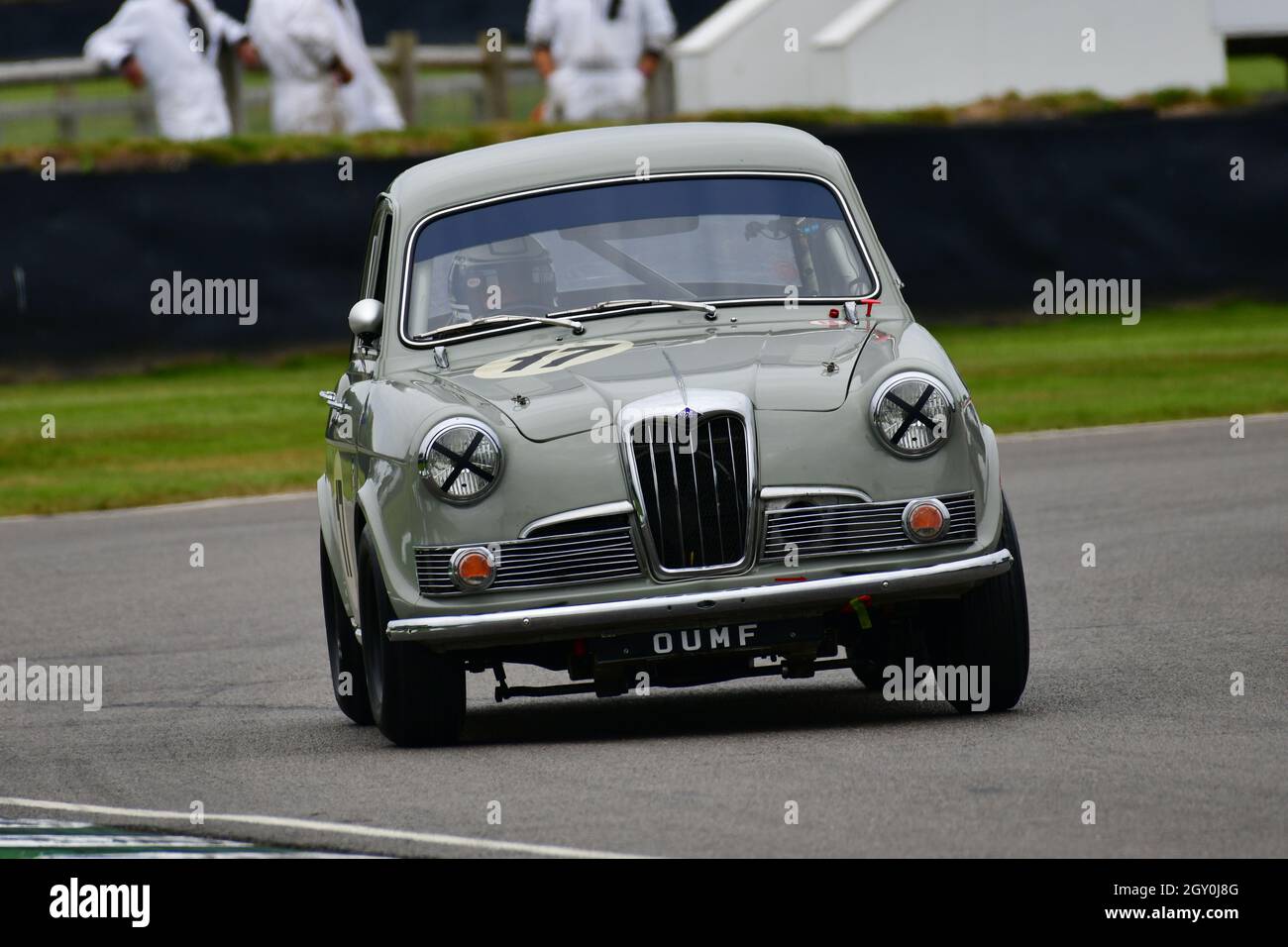 Jochen Mass, Ding Boston, Riley one-point-five, St Mary’s Trophy Race, parti 1 e 2, berline che scesero in pista tra il 1950 e il 1959, Goodwo Foto Stock