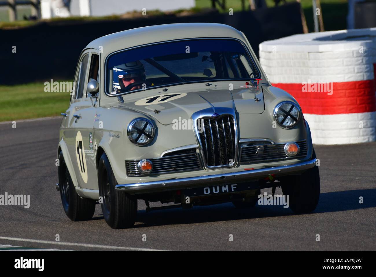 Jochen Mass, Ding Boston, Riley one-point-five, St Mary’s Trophy Race, parti 1 e 2, berline che scesero in pista tra il 1950 e il 1959, Goodwo Foto Stock