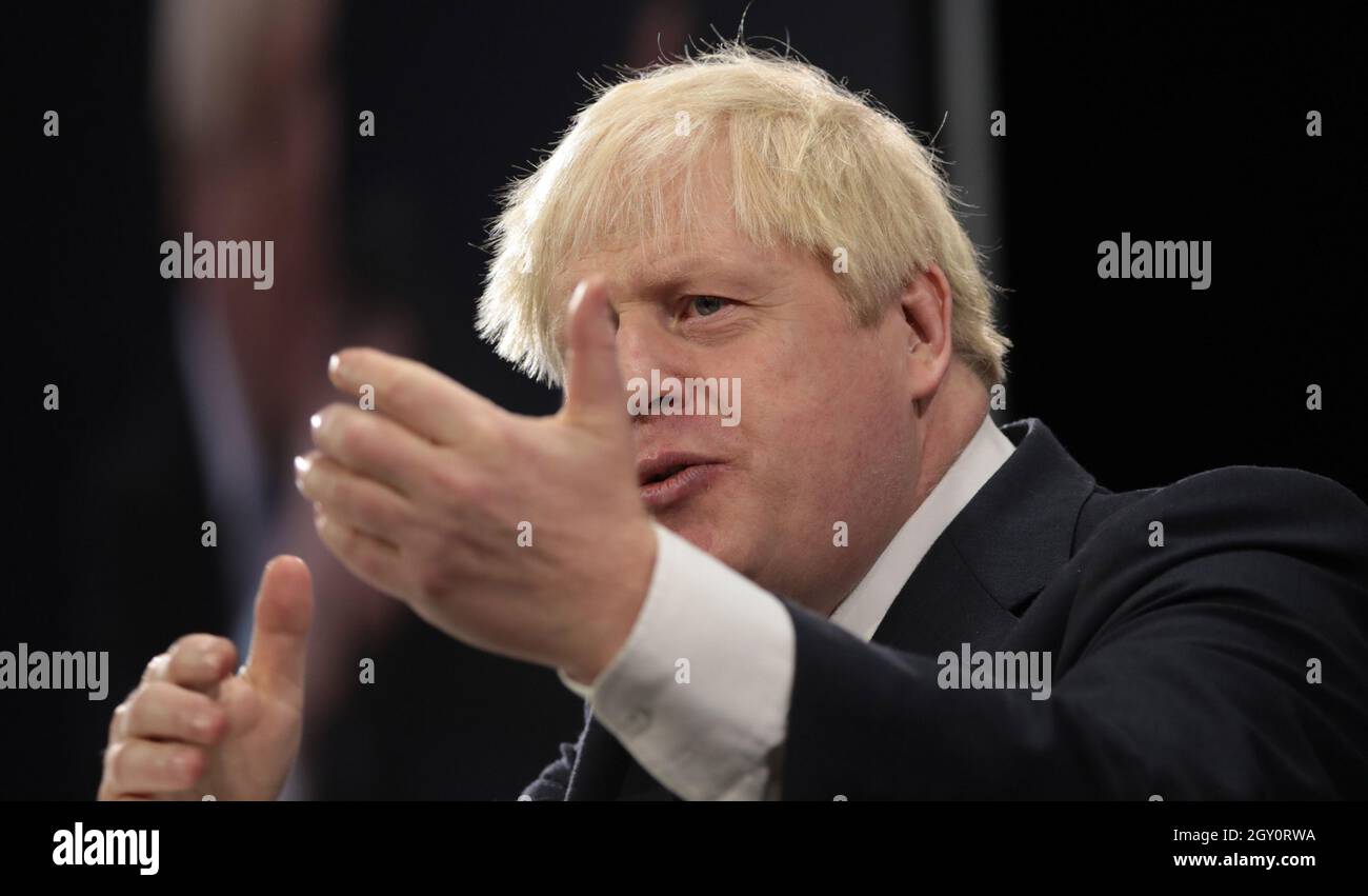 Manchester, Regno Unito. 06 ottobre 2021. Il primo ministro britannico Boris Johnson ha tenuto il suo discorso alla Conferenza del partito conservatore del 2021 a Manchester mercoledì 06 ottobre 2021. Foto di Hugo Philpott/UPI Credit: UPI/Alamy Live News Foto Stock