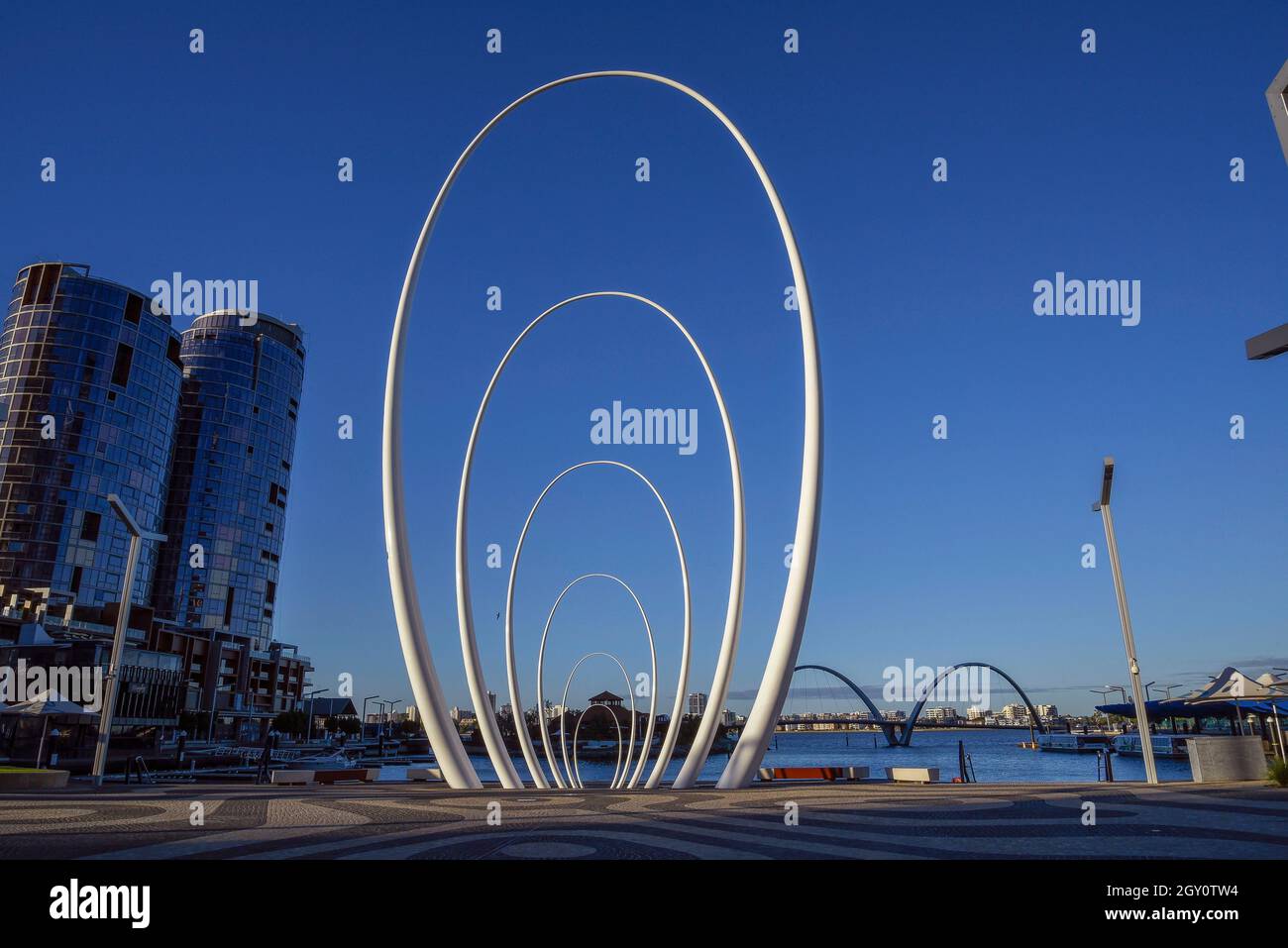 Australia Occidentale, Perth. Lo Spanda è un'opera d'arte pubblica dell'artista australiano Christian de Vietri nell'Elizabeth Quay, prefinale sul lungomare di Perth Foto Stock