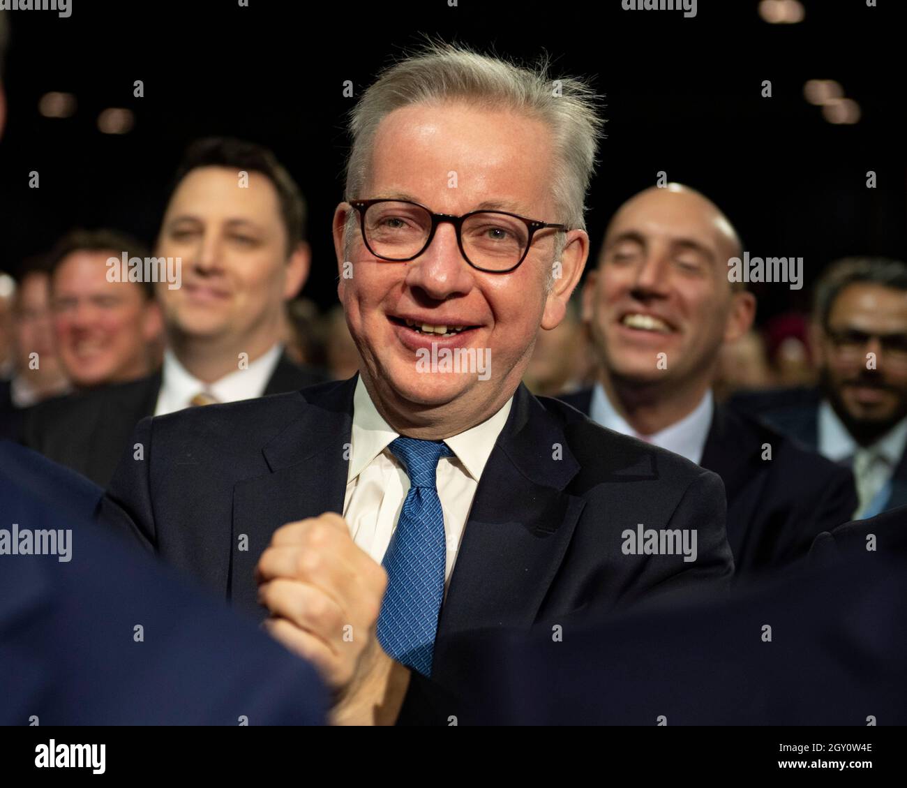 Manchester, Inghilterra, Regno Unito. 6 ottobre 2021. NELLA FOTO: Il primo Ministro britannico e leader del partito conservatore britannico si chiude rivolgendo alla Conferenza Nazionale con il suo discorso di nota chiave per costruire meglio, (a destra) Carrie Symonds; la Conferenza del partito conservatore #CPC21. Credit: Colin Fisher/Alamy Live News Foto Stock