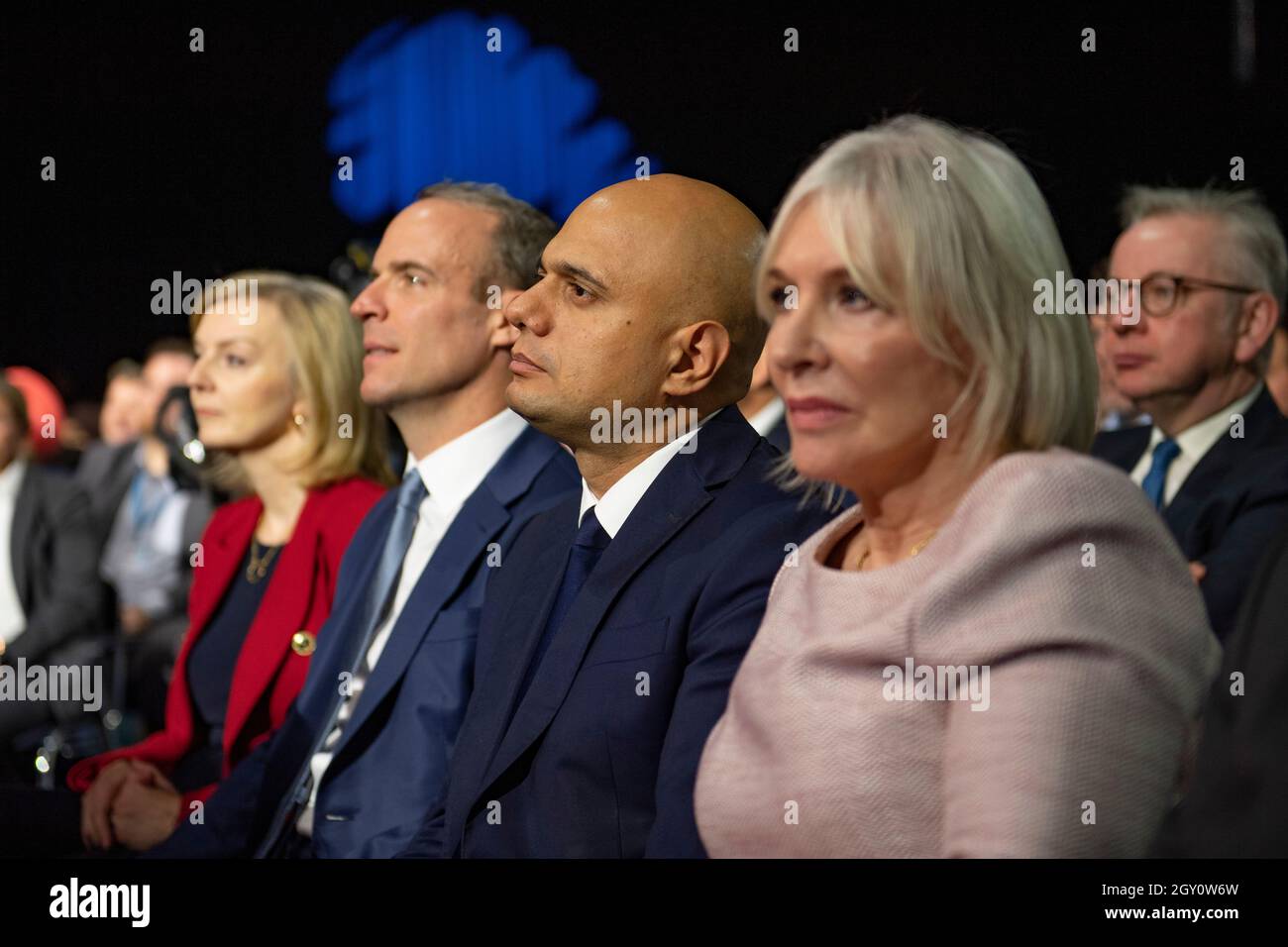 Manchester, Inghilterra, Regno Unito. 6 ottobre 2021. NELLA FOTO: Il primo Ministro britannico e leader del partito conservatore britannico si chiude rivolgendo alla Conferenza Nazionale con il suo discorso di nota chiave per costruire meglio, (a destra) Carrie Symonds; la Conferenza del partito conservatore #CPC21. Credit: Colin Fisher/Alamy Live News Foto Stock