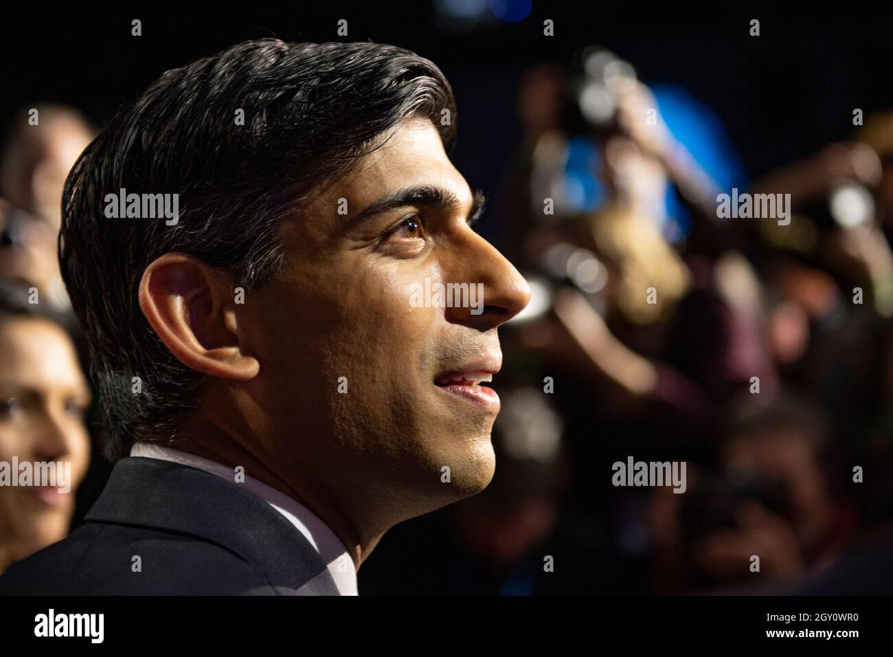 Manchester, Inghilterra, Regno Unito. 6 ottobre 2021. NELLA FOTO: Il primo Ministro britannico e leader del partito conservatore britannico si chiude rivolgendo alla Conferenza Nazionale con il suo discorso di nota chiave per costruire meglio, (a destra) Carrie Symonds; la Conferenza del partito conservatore #CPC21. Credit: Colin Fisher/Alamy Live News Foto Stock