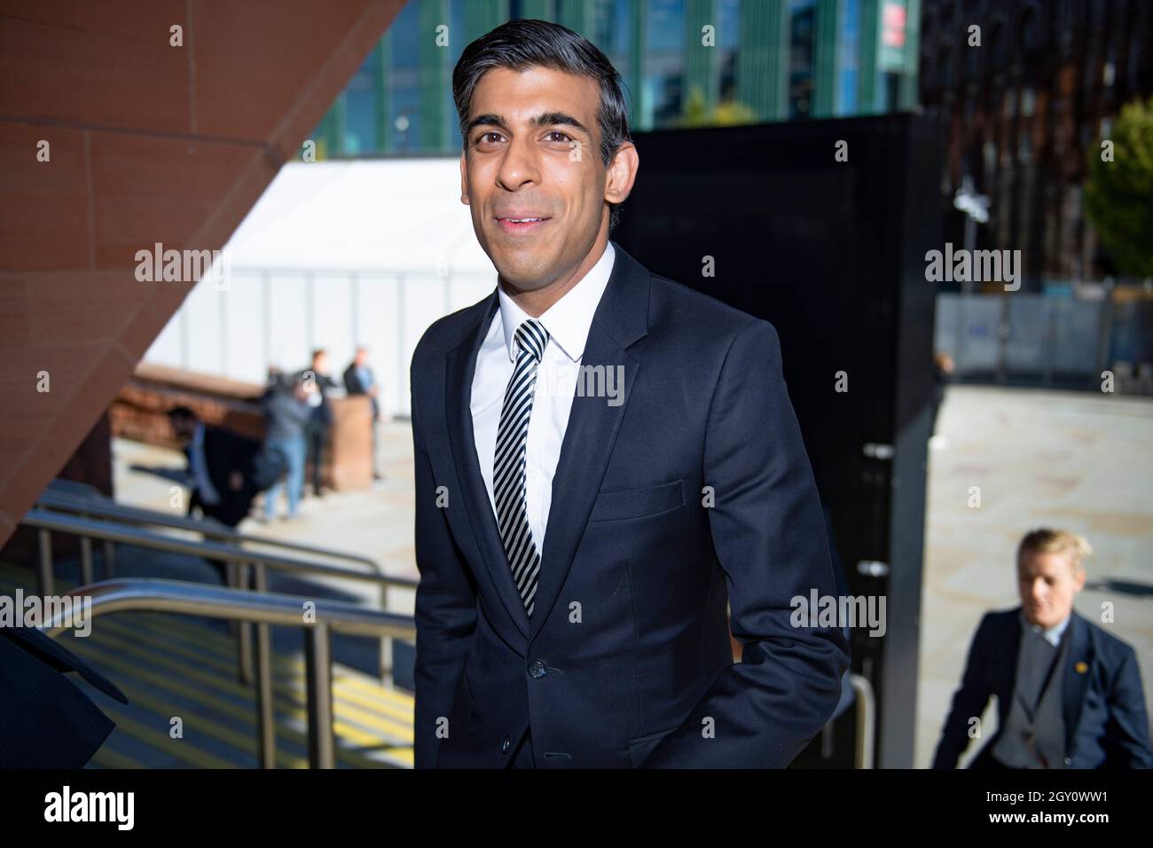 Manchester, Inghilterra, Regno Unito. 6 ottobre 2021. NELLA FOTO: Il primo Ministro britannico e leader del partito conservatore britannico si chiude rivolgendo alla Conferenza Nazionale con il suo discorso di nota chiave per costruire meglio, (a destra) Carrie Symonds; la Conferenza del partito conservatore #CPC21. Credit: Colin Fisher/Alamy Live News Foto Stock