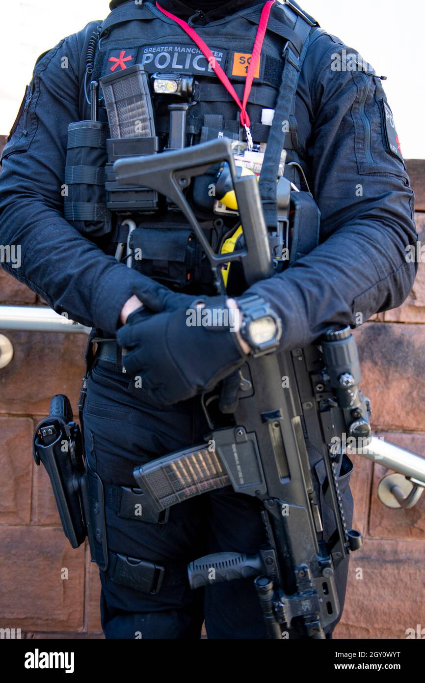 Manchester, Inghilterra, Regno Unito. 6 ottobre 2021. NELLA FOTO: Il primo Ministro britannico e leader del partito conservatore britannico si chiude rivolgendo alla Conferenza Nazionale con il suo discorso di nota chiave per costruire meglio, (a destra) Carrie Symonds; la Conferenza del partito conservatore #CPC21. Credit: Colin Fisher/Alamy Live News Foto Stock