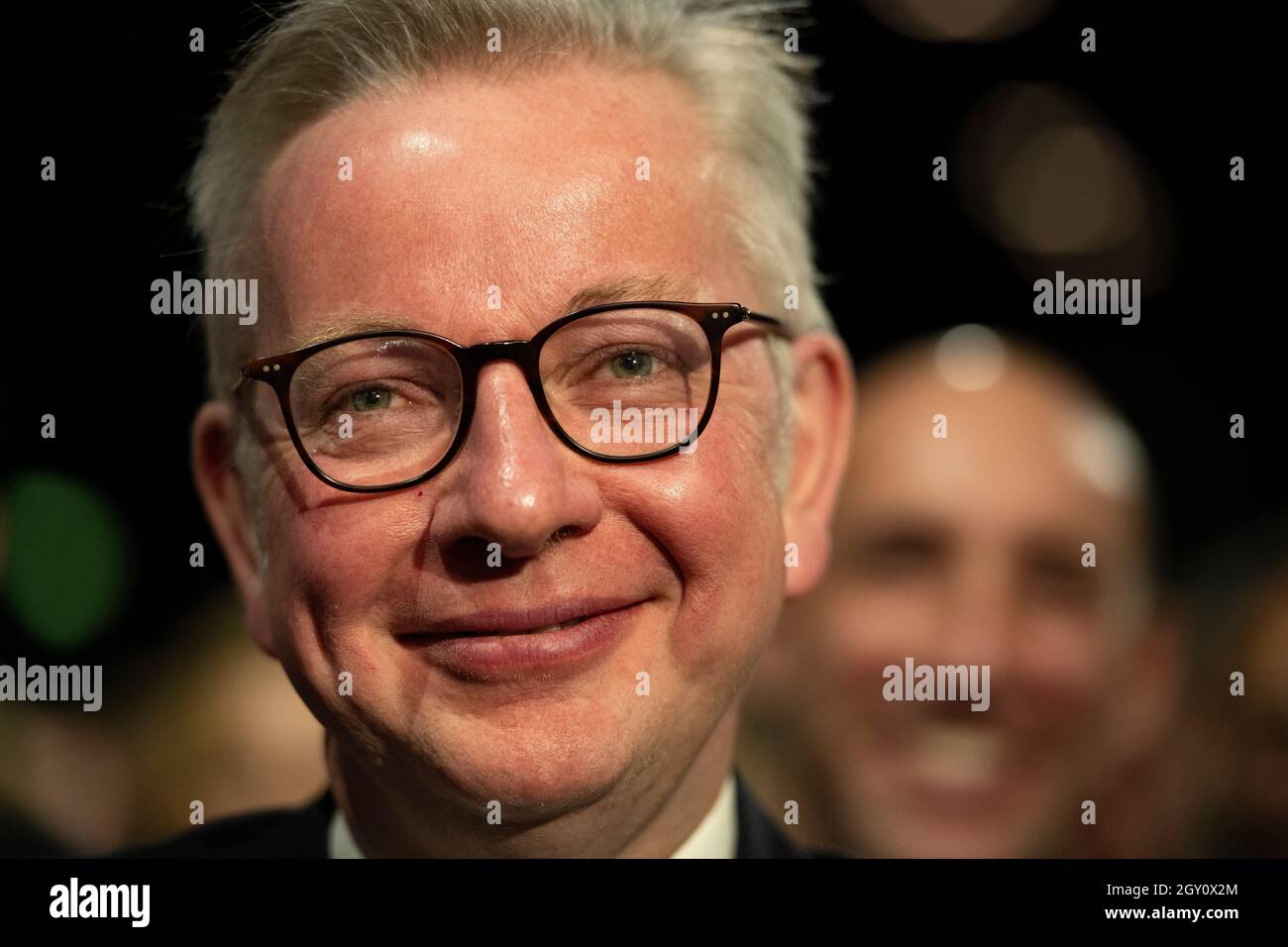 Manchester, Inghilterra, Regno Unito. 6 ottobre 2021. NELLA FOTO: Il primo Ministro britannico e leader del partito conservatore britannico si chiude rivolgendo alla Conferenza Nazionale con il suo discorso di nota chiave per costruire meglio, (a destra) Carrie Symonds; la Conferenza del partito conservatore #CPC21. Credit: Colin Fisher/Alamy Live News Foto Stock