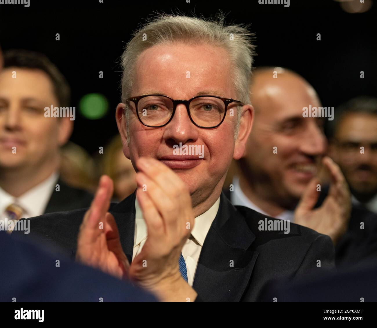 Manchester, Inghilterra, Regno Unito. 6 ottobre 2021. NELLA FOTO: Il primo Ministro britannico e leader del partito conservatore britannico si chiude rivolgendo alla Conferenza Nazionale con il suo discorso di nota chiave per costruire meglio, (a destra) Carrie Symonds; la Conferenza del partito conservatore #CPC21. Credit: Colin Fisher/Alamy Live News Foto Stock
