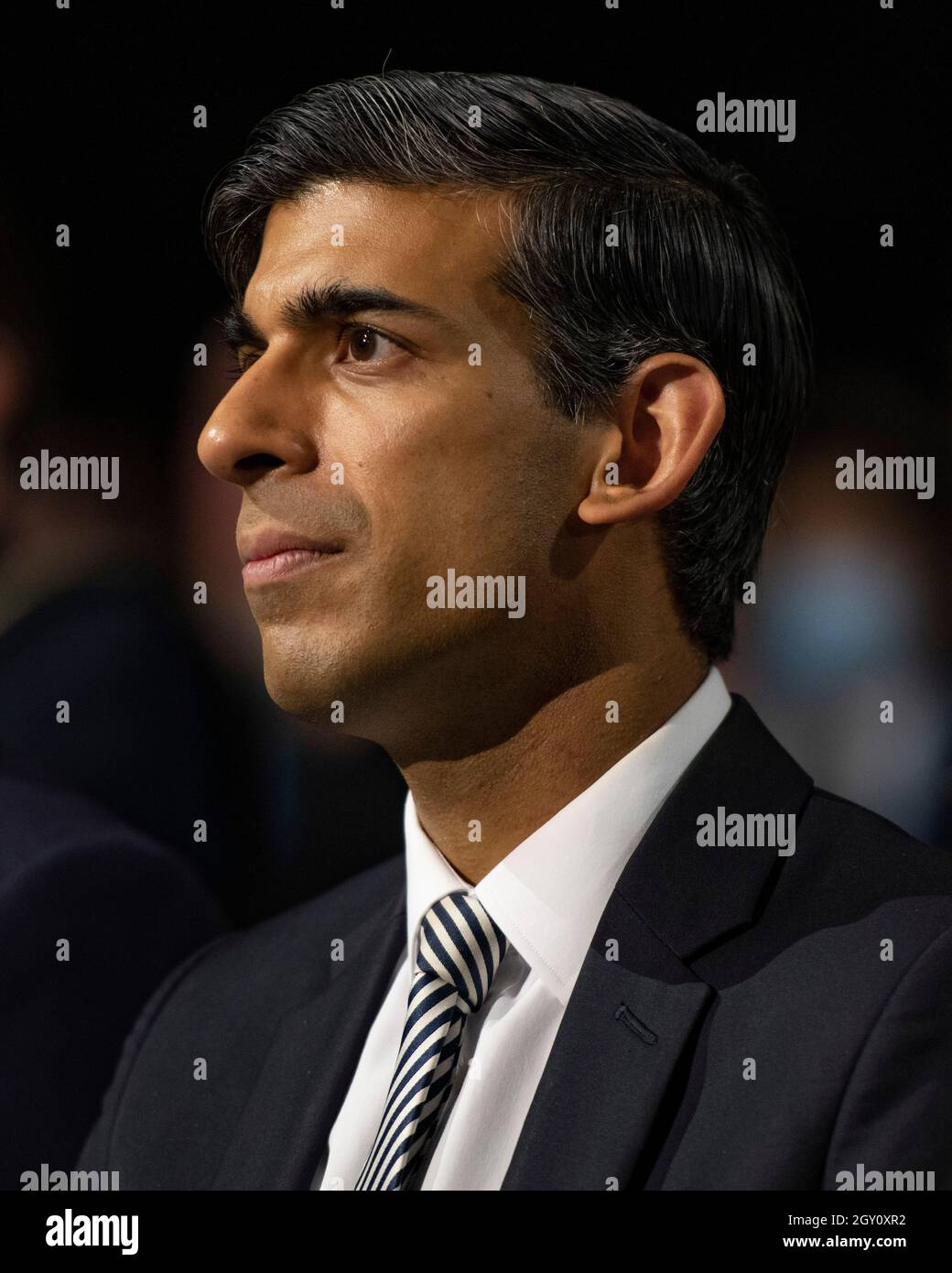 Manchester, Inghilterra, Regno Unito. 6 ottobre 2021. NELLA FOTO: Il primo Ministro britannico e leader del partito conservatore britannico si chiude rivolgendo alla Conferenza Nazionale con il suo discorso di nota chiave per costruire meglio, (a destra) Carrie Symonds; la Conferenza del partito conservatore #CPC21. Credit: Colin Fisher/Alamy Live News Foto Stock