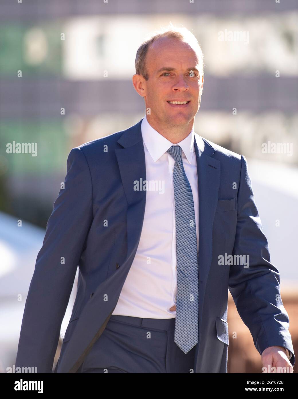 Manchester, Inghilterra, Regno Unito. 6 ottobre 2021. NELLA FOTO: Il primo Ministro britannico e leader del partito conservatore britannico si chiude rivolgendo alla Conferenza Nazionale con il suo discorso di nota chiave per costruire meglio, (a destra) Carrie Symonds; la Conferenza del partito conservatore #CPC21. Credit: Colin Fisher/Alamy Live News Foto Stock