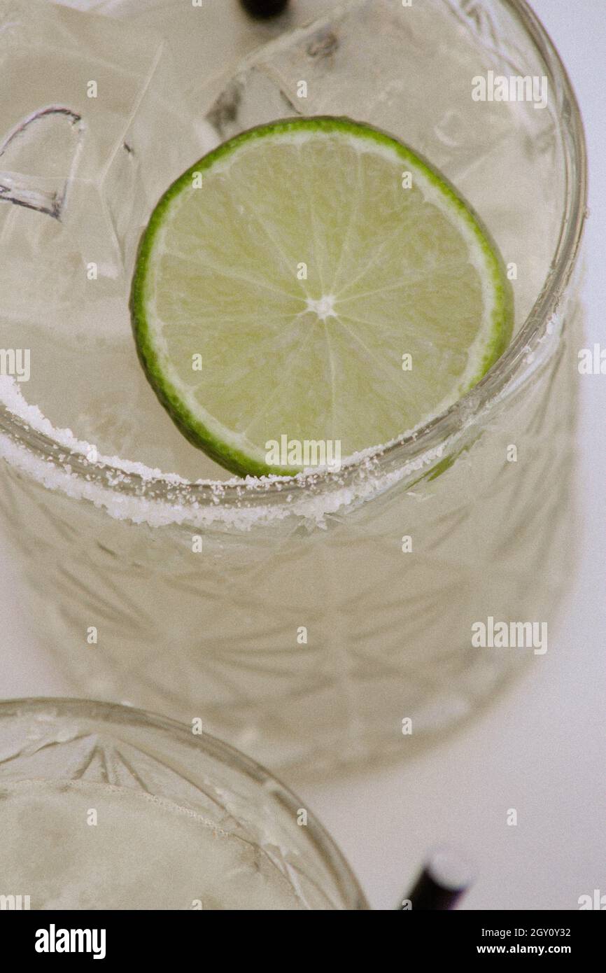 Cocktail di lime con zucchero sul bordo Foto Stock