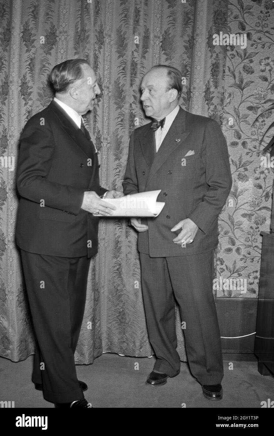 Vobereitung einer Aufführung an der Oper, Deutschland 1940er Jahre. Preparazione di una performance lirica, Germania anni quaranta. Foto Stock