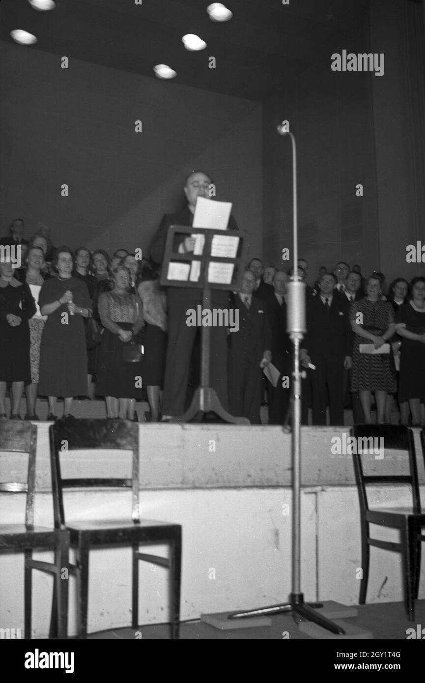 Vobereitung einer Aufführung an der Oper, Deutschland 1940er Jahre. Preparazione di una performance lirica, Germania anni quaranta. Foto Stock