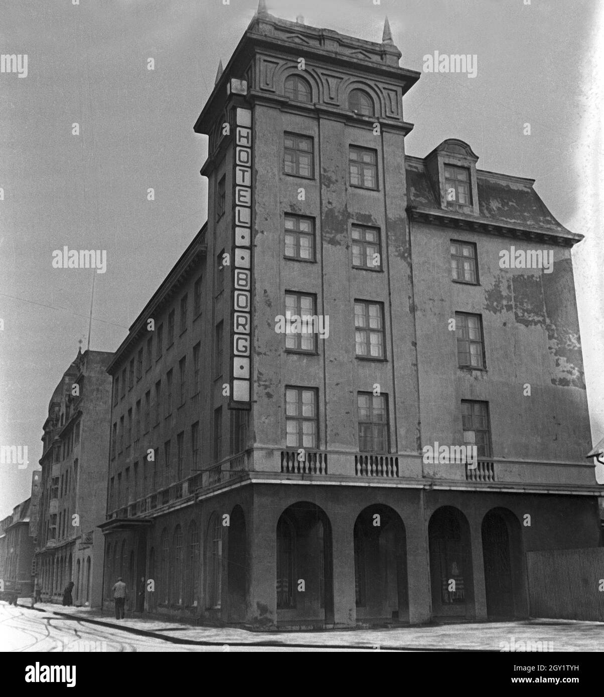 Auf einer Reise nach Island, hier: Hotel Borg a Reykjavik, Isola 1930 Jahre. Viaggiando in Islanda, qui: Hotel Borg a Reykjavik, Islanda anni trenta. Foto Stock