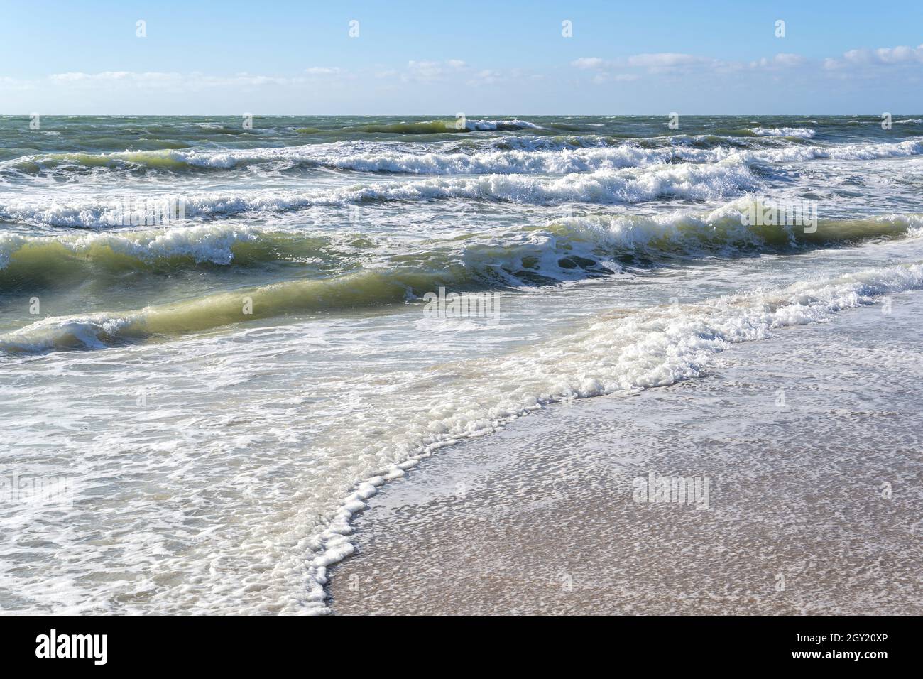 La costa olandese del Mare del Nord in una giornata di tempesta Foto Stock