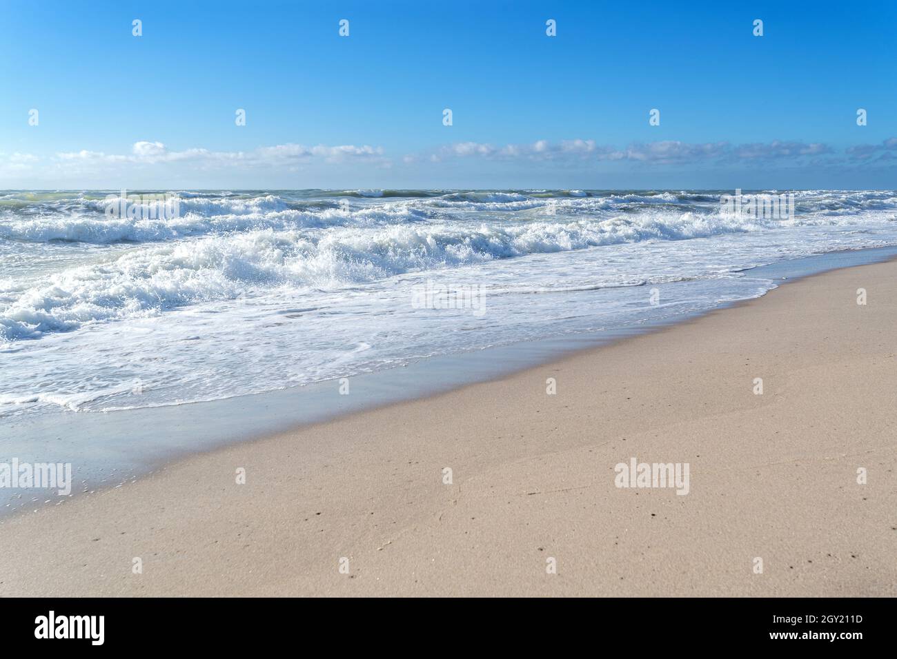 La costa olandese del Mare del Nord in una giornata di tempesta Foto Stock