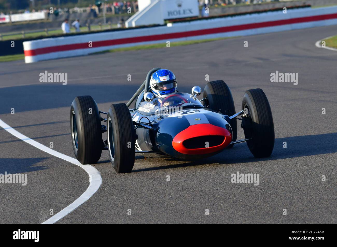 John Milicevic, Lotus-BRM 24, Glover Trophy, 1500cc Grand Prix che ha gareggiato tra il 1961 e il 1965, Goodwood Revival 2021, Goodwood, Chichester, Wes Foto Stock