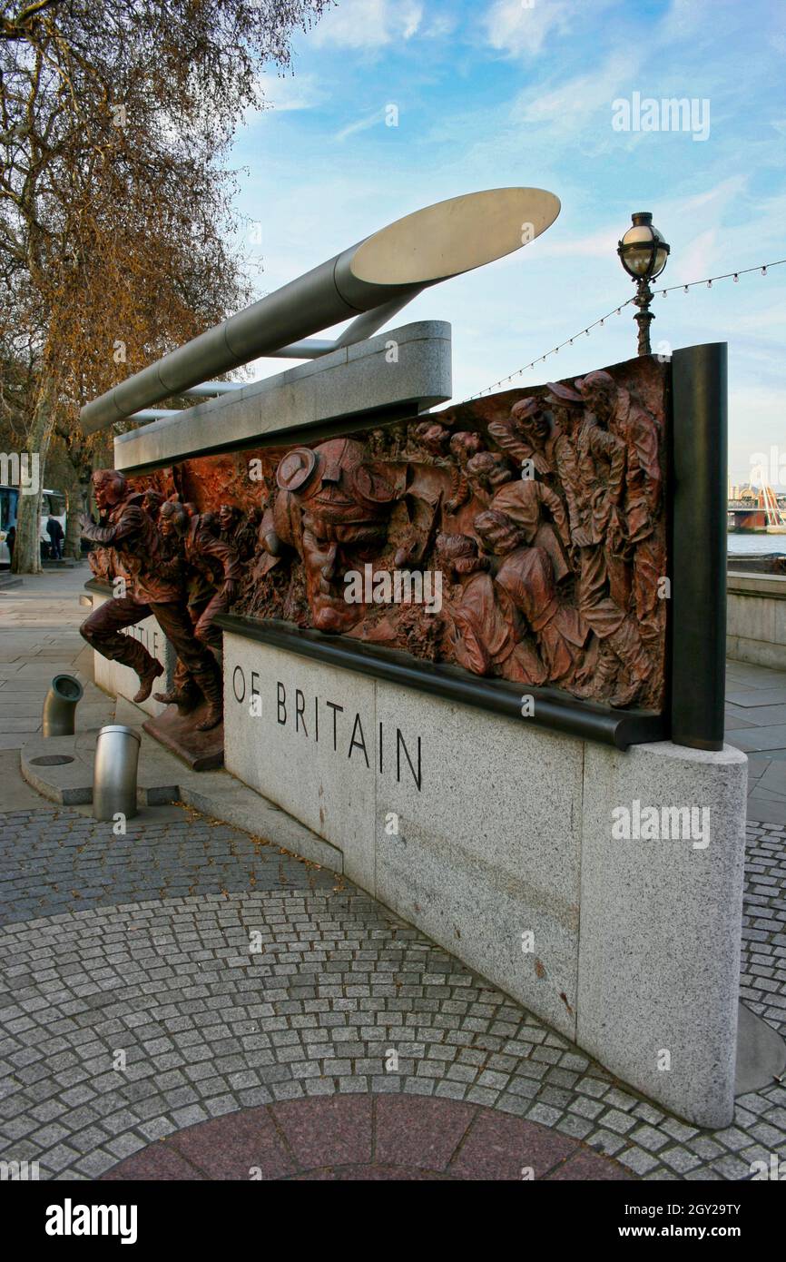 Londra, Inghilterra - Aprile 06 2007: The Battle of Britain Monument in London è una scultura sul Victoria Embankment, che si affaccia sul Tamigi, Whi Foto Stock