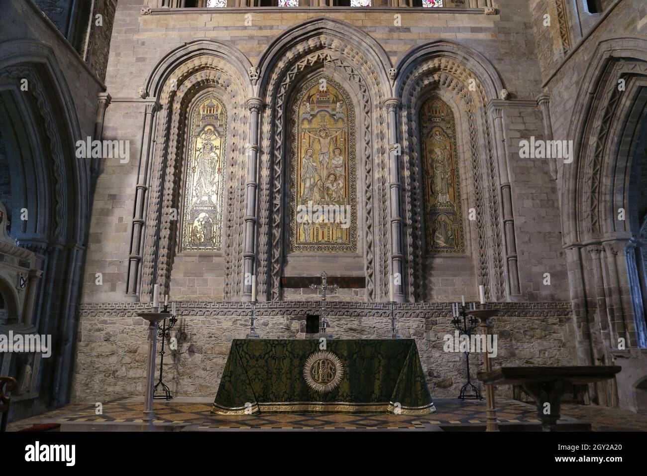 L'altare, la Cattedrale di San David, Pembrokeshire, Galles, Regno Unito, Regno Unito, Europa Foto Stock