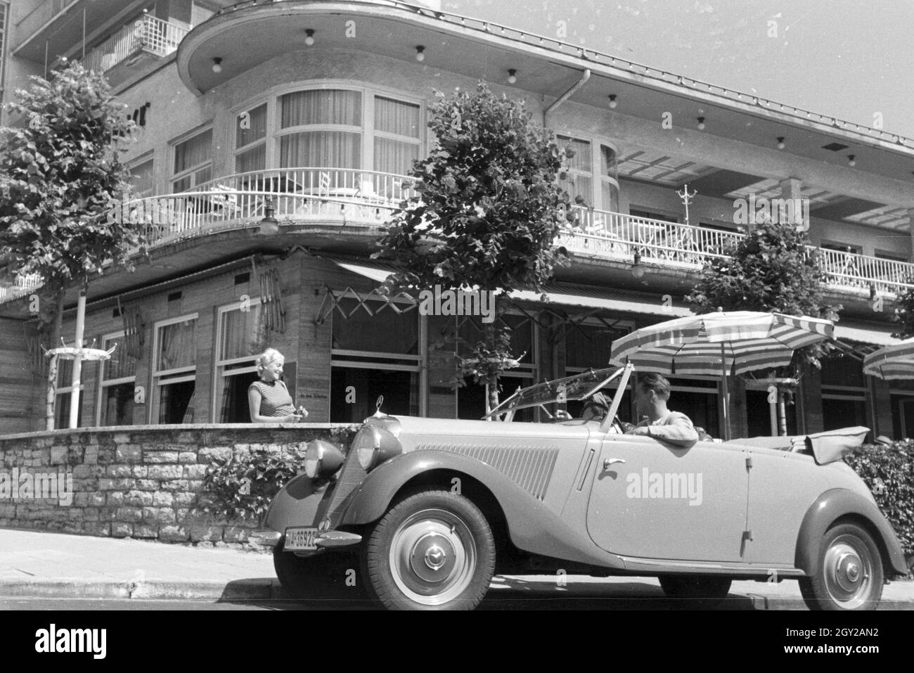 Ein Ausflug zur Weißenhofsiedlung di Stoccarda, Deutschland 1930er Jahre. Un viaggio per la station wagon Weissenhof a Stoccarda in Germania 1930s. Foto Stock