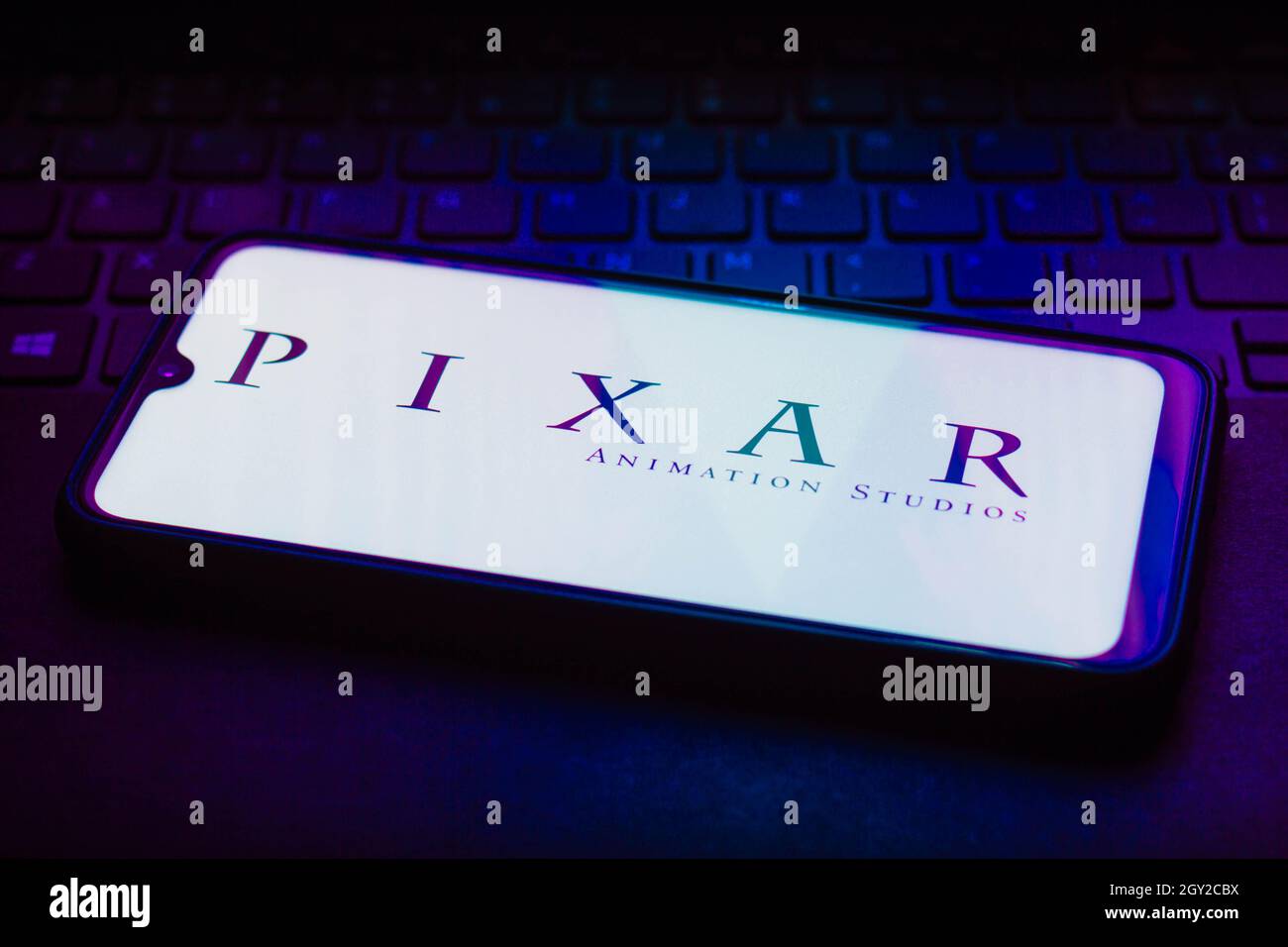 Brasile. 06 ottobre 2021. In questa foto è mostrato il logo Pixar Animation Studios sullo smartphone. Credit: SOPA Images Limited/Alamy Live News Foto Stock