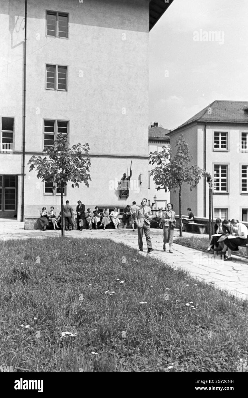 Ein Ausflug zur Ruprecht-Karls-Universität di Heidelberg, Deutsches Reich 1930er Jahre. Un'escursione alla Ruprecht Karls University in Heidelberg; Germania 1930s. Foto Stock