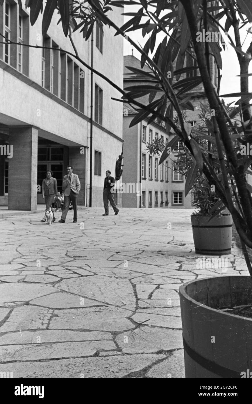 Ein Ausflug zur Ruprecht-Karls-Universität di Heidelberg, Deutsches Reich 1930er Jahre. Un'escursione alla Ruprecht Karls University in Heidelberg; Germania 1930s. Foto Stock