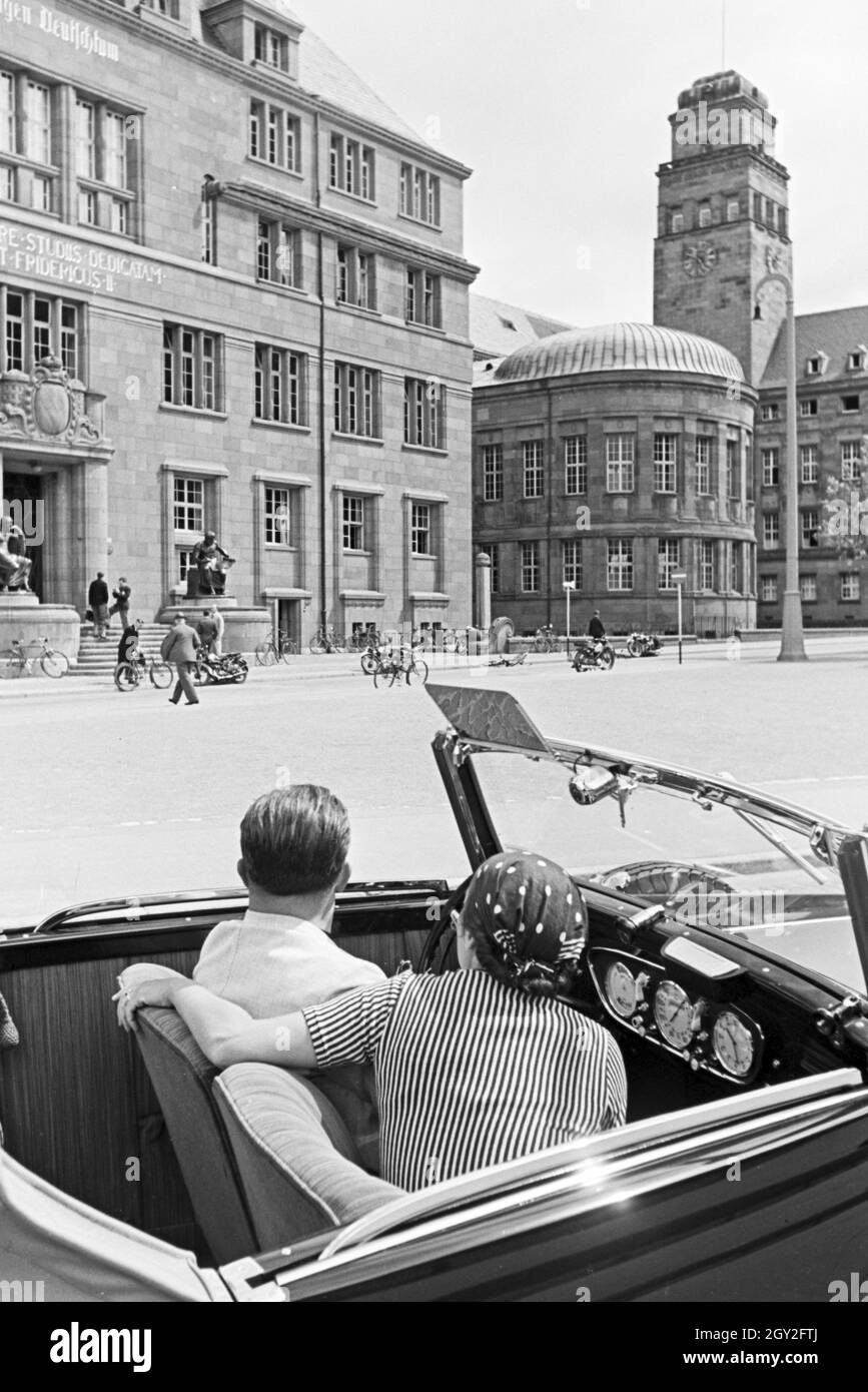 Ein Ausflug nach Freiburg im Breisgau, Deutsches Reich 1930er Jahre. Una escursione a Freiburg im Breisgau, Germania 1930s. Foto Stock Ein Ausflug nach Freiburg im Breisgau, Deutsches Reich 1930er Jahre. Una escursione a Freiburg im Breisgau, Germania 1930s. Foto Stock