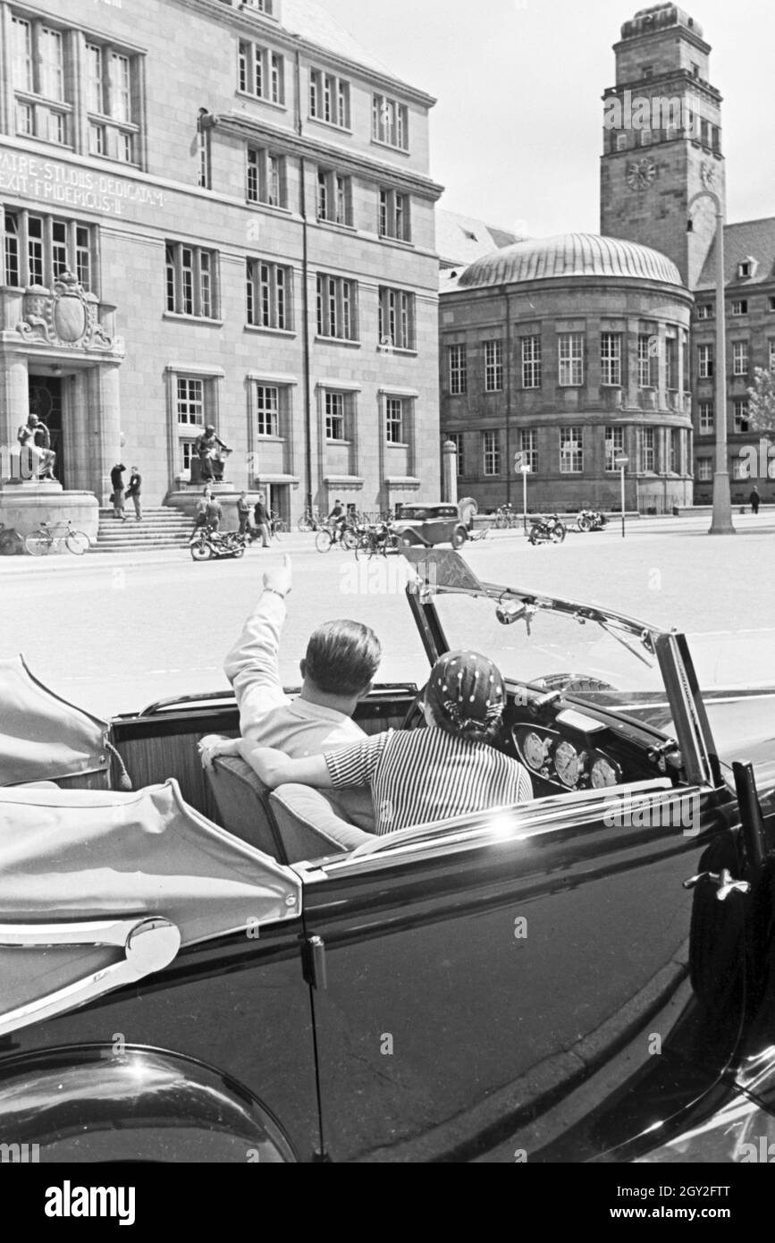 Ein Ausflug nach Freiburg im Breisgau, Deutsches Reich 1930er Jahre. Una escursione a Freiburg im Breisgau, Germania 1930s. Foto Stock Ein Ausflug nach Freiburg im Breisgau, Deutsches Reich 1930er Jahre. Una escursione a Freiburg im Breisgau, Germania 1930s. Foto Stock