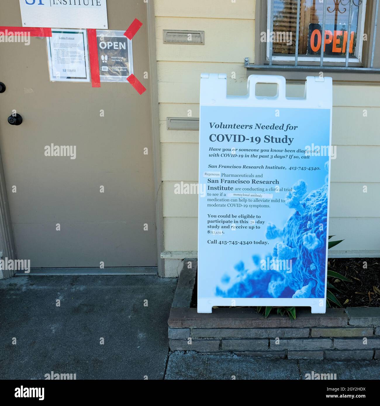 Ad Ricerca di soggetti per gli studi clinici di Covid-19; ricerca di trattamento medico per alleviare i sintomi di Coronavirus; San Francisco, California Lab. Foto Stock
