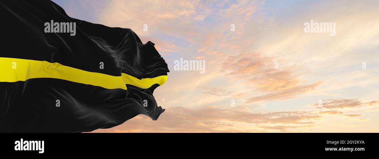 Visualizzazione panoramica del flag linea gialla sottile. Spazio di copia per striscioni larghi. Funzionari della sicurezza, sicurezza privata, investigatori privati, Bond agenti di coda Foto Stock