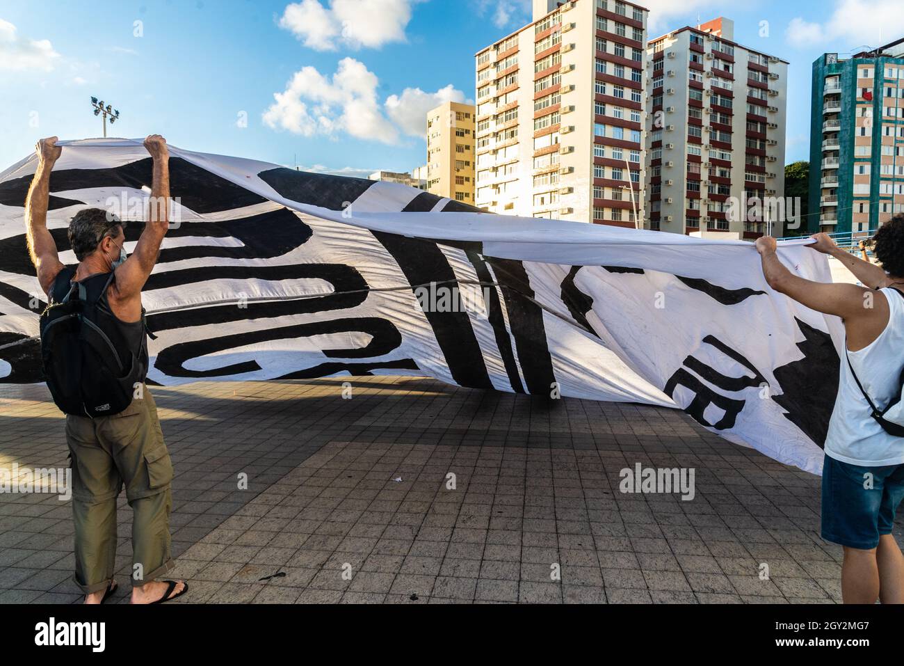 Salvador, Bahia, Brasile - 19 giugno 2021: Protesta dei manifestanti contro il governo del presidente Jair Bolsonaro nella città di Salvador. Foto Stock