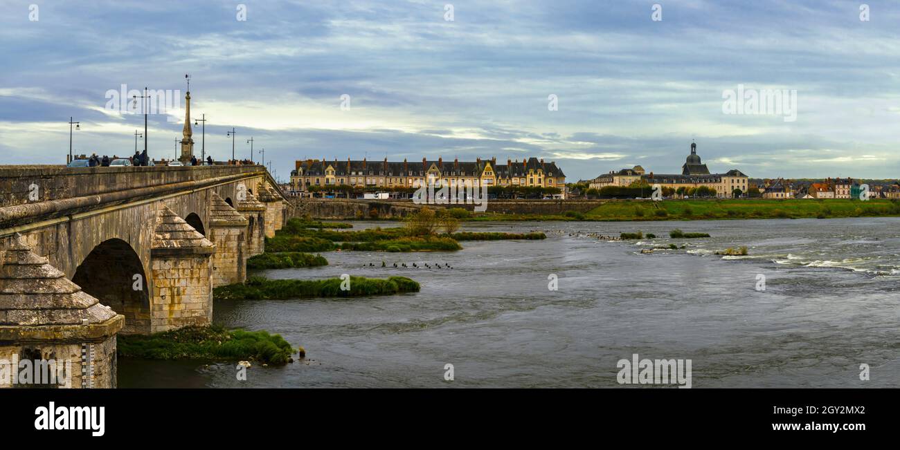 Jacques Gabriel Ponte sul fiume Loira a Blois Foto Stock
