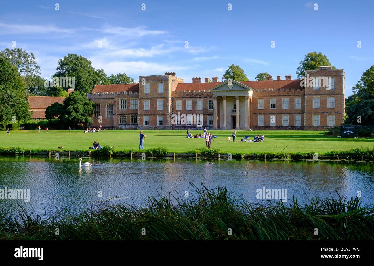 The Vyne - una casa Tudor di proprietà e gestito dal National Trust, Inghilterra, Regno Unito. 2021 Foto Stock