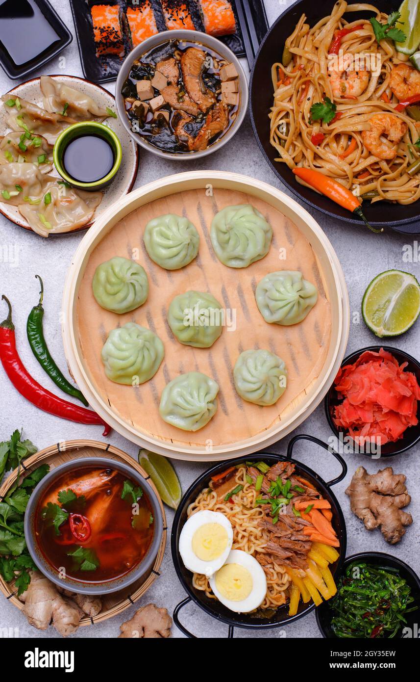 Cibo asiatico. Cucina cinese, giapponese e tailandese Foto stock - Alamy
