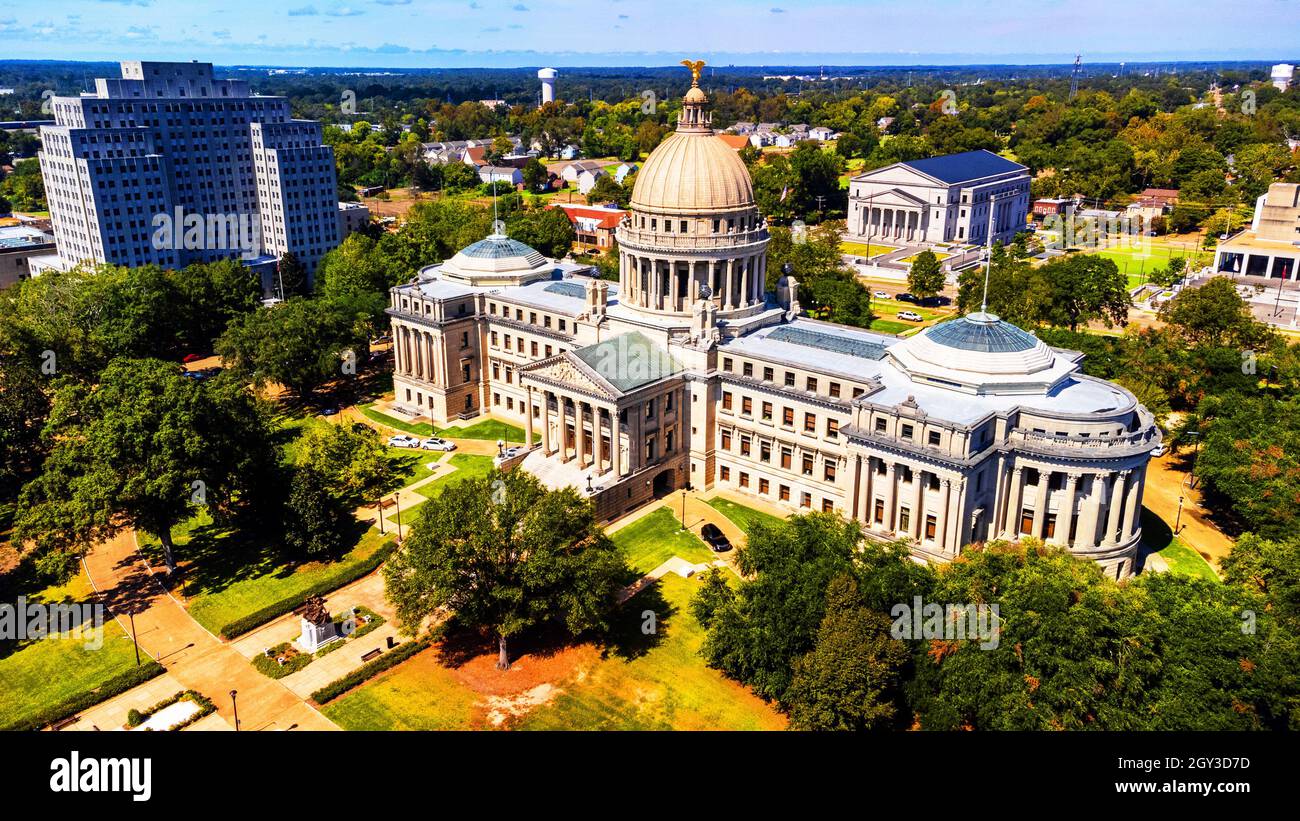 Jackson, MS - 6 ottobre 2021: Edificio del Campidoglio del Mississippi nel centro di Jackson, Mississippi. Foto Stock