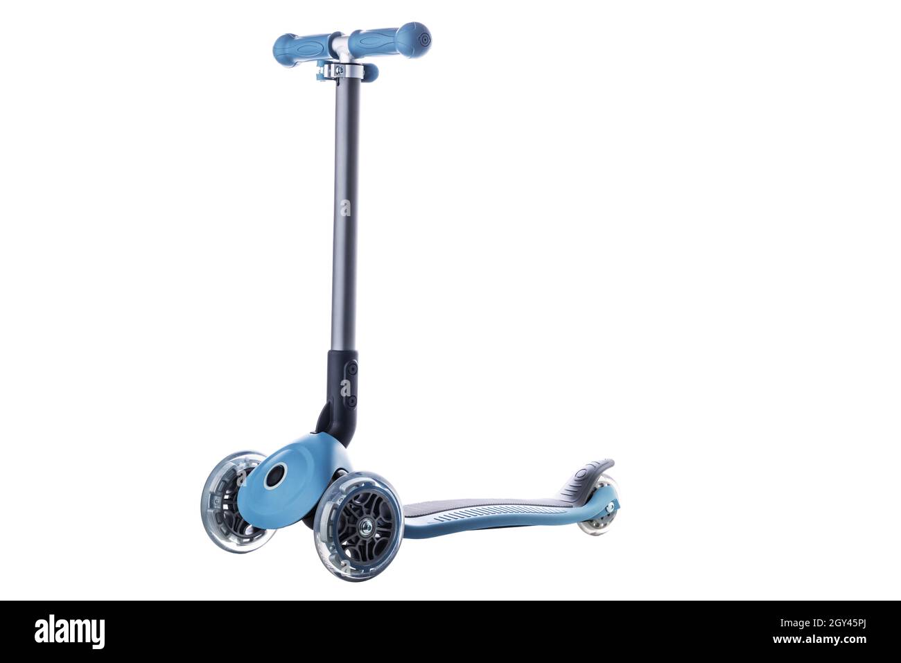 Moderno studio scooter blu isolato su sfondo bianco Foto Stock