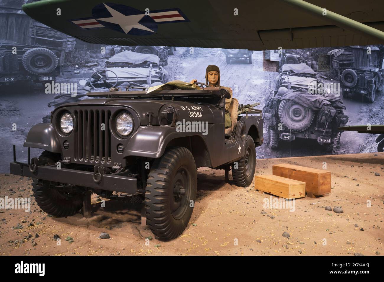 Una G-758 Willys Jeep durante la guerra coreana. Presso il museo dei trasporti dell'esercito degli Stati Uniti a Fort Eustis, Virginia. Foto Stock