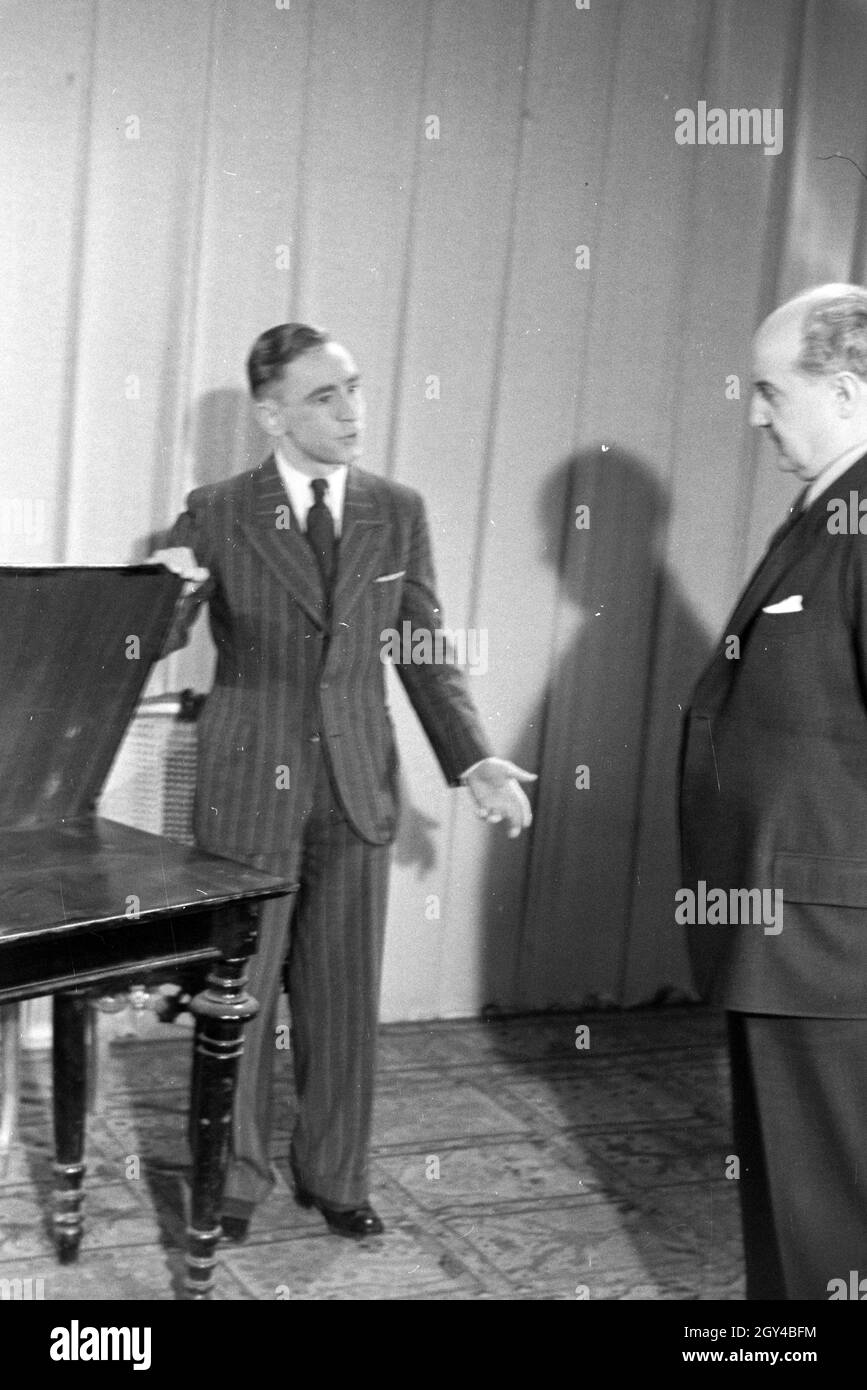 Schauspieler bei Probeaufnahmen für den Film Familienanschluss von Carl Boese; Deutschland ca. 1940. Attore all'audizione per il film Familienanschluss da Carl Boese; Germania ca. 1940. Foto Stock