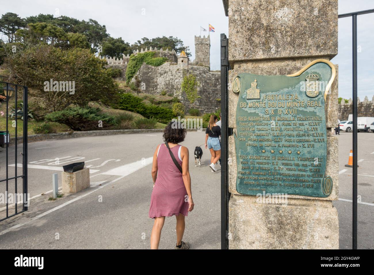 Porta d'ingresso del castello di Montreal, Baiona, Galizia, Spagna. Foto Stock