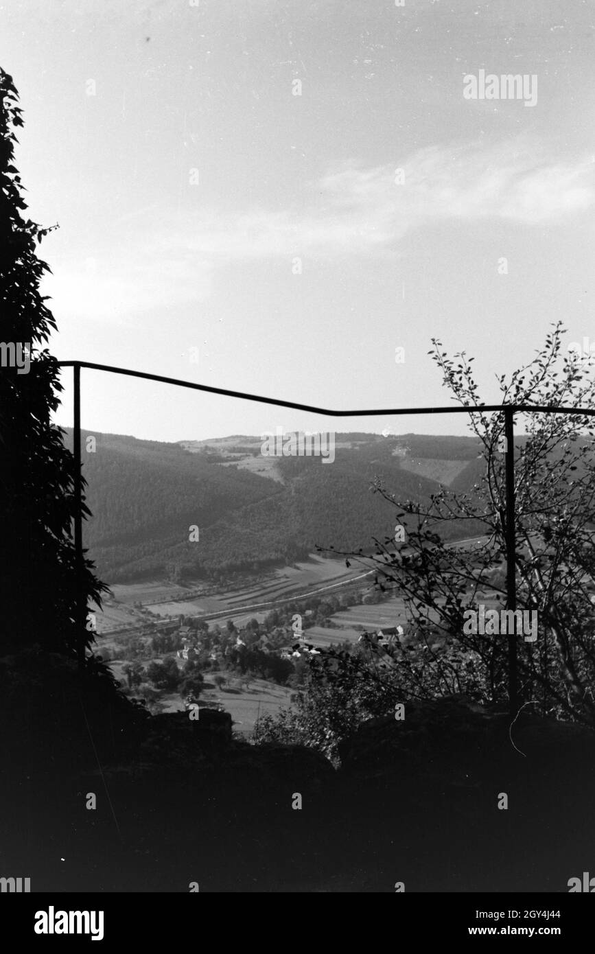 Die Aussicht auf das Schwarzatal, Deutschland 1930erJahre. La vista sulla Valle Schwarza, Germania 1930s. Foto Stock